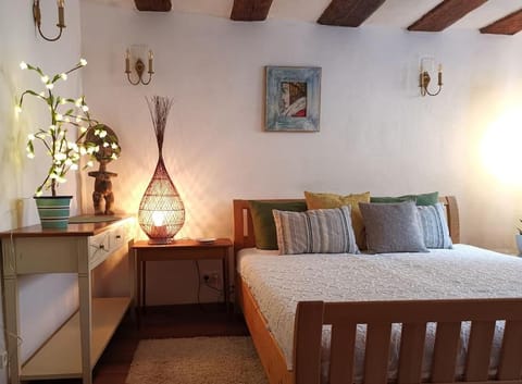 Bed, Photo of the whole room