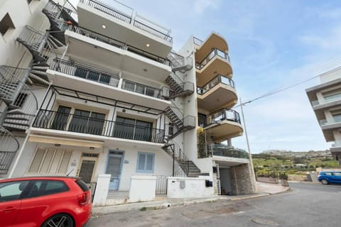 GhadiraBay seafront with sea views by Homely Apartment in Malta