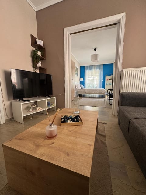 Living room, Seating area, Evening entertainment