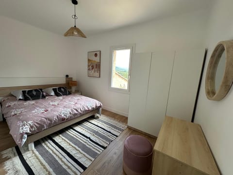 Magnifique appartement T3 rénové avec goût au coeur des vignes Apartment in Cogolin