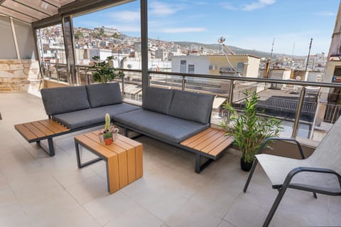 Patio, Day, View (from property/room), Balcony/Terrace, Seating area, City view
