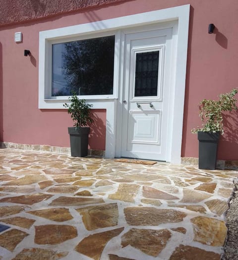 Property building, Patio, Facade/entrance