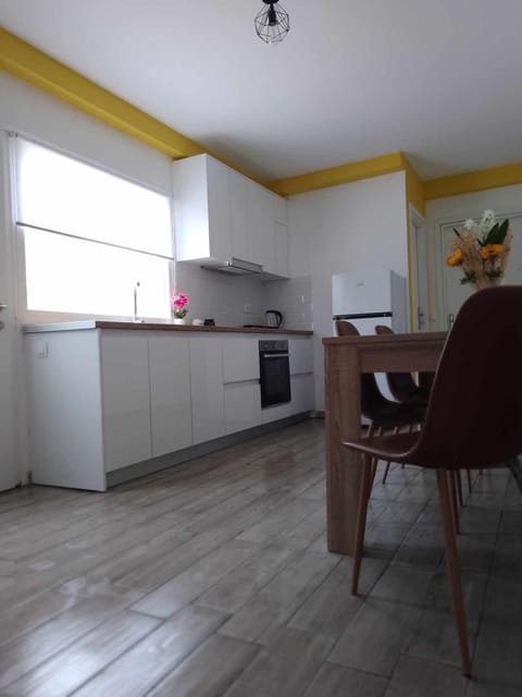 Dining area, kitchen