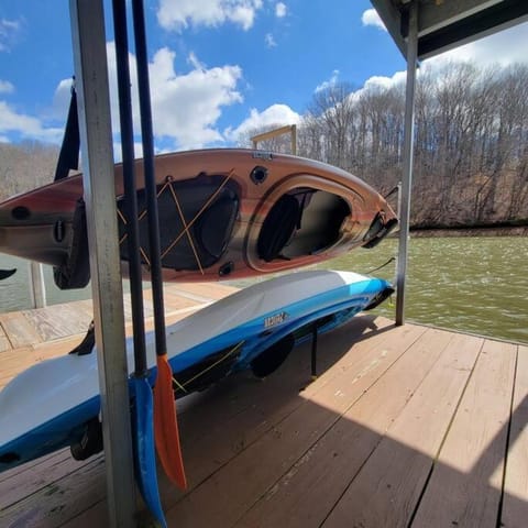 Lakeside Haven Dock/Slip Fire Pit Game Room Kayaks House in Tennessee