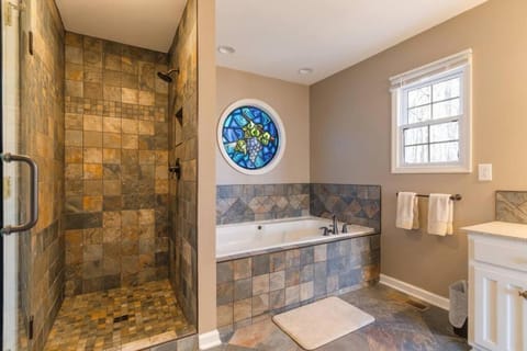 Lakeside Haven Dock/Slip Fire Pit Game Room Kayaks House in Tennessee