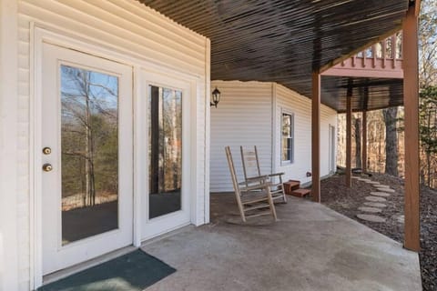 Lakeside Haven Dock/Slip Fire Pit Game Room Kayaks House in Tennessee