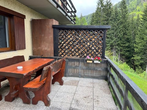 Natural landscape, BBQ facilities, Balcony/Terrace, Dining area