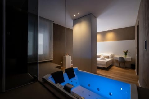 Hot Tub, Bedroom