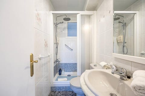 2 Bdr Apt In Cornella 5 Mins Form The Metro Apartment in Barcelona