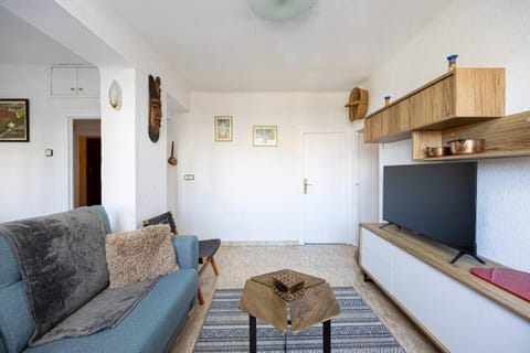 2 Bdr Apt In Cornella 5 Mins Form The Metro Apartment in Barcelona
