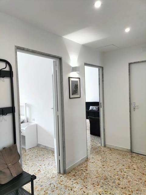 Photo of the whole room, Decorative detail