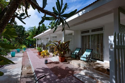 Property building, Day, Garden, Balcony/Terrace, Garden view