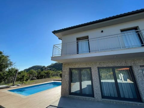 Property building, Day, Natural landscape, Mountain view, Pool view, Swimming pool