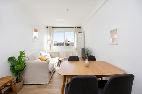 Amazing 3bdr Apt In Cornella 1 Mins From Metro Apartment in Barcelona