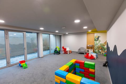 Communal lounge/ TV room, Children play ground, Kids's club, Evening entertainment