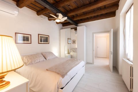 Bed, Photo of the whole room, wardrobe, air conditioner