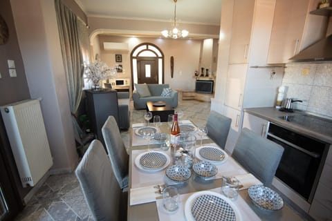 Kitchen or kitchenette, Living room, Seating area, Dining area, dishwasher, oven, stove, toaster