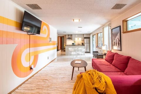 Basement Apartment w/ Hot Tub & Bombshelter! Apartment in Burien