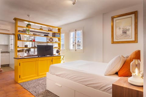 Bed, Living room