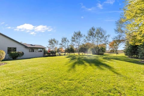 Lilly Lakeside Tri-Level Escape Near Lake Winnebago House in Lake Winnebago