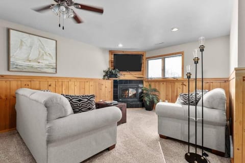 Lilly Lakeside Tri-Level Escape Near Lake Winnebago House in Lake Winnebago