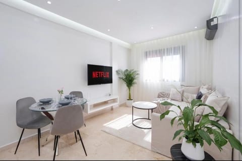 Living room, Meals