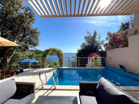 Patio, Day, Natural landscape, View (from property/room), Balcony/Terrace, Seating area, Pool view, Sea view, Swimming pool, sunbed