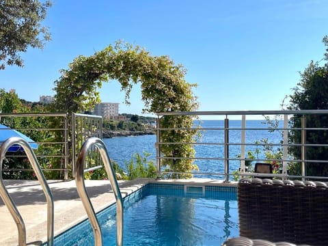 Day, Natural landscape, View (from property/room), Balcony/Terrace, Pool view, Sea view, Swimming pool