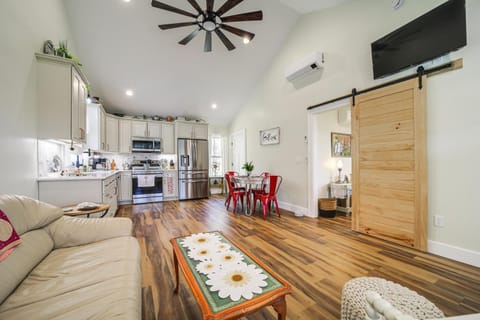 Serene Canton Vacation Rental with Mountain Views House in Buncombe County