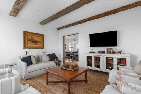 Highland Farmhouse Countryside Retreat with Farm Charm House in Wisconsin