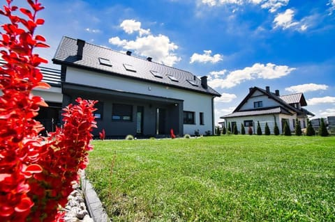 Property building, Spring, Day, Garden, Garden view