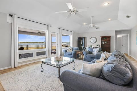 Lagoon Time Beach Home- Elevator and beach access House in West Beach