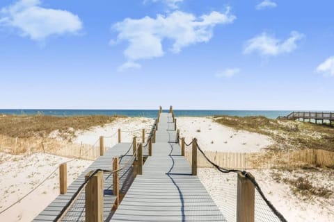Lagoon Time Beach Home- Elevator and beach access House in West Beach