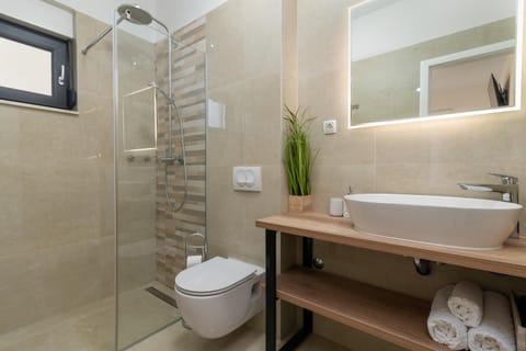 Shower, Toilet, Bathroom, towels