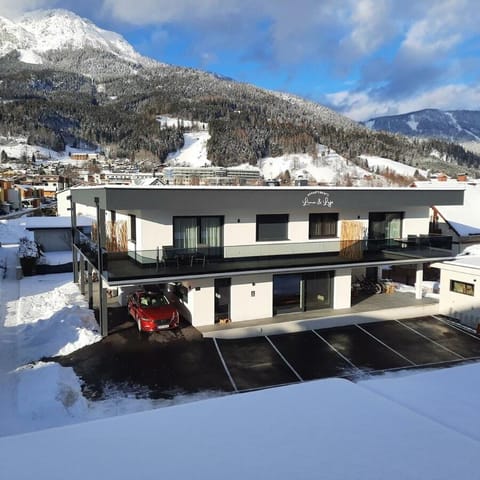 Property building, Day, Natural landscape, Bird's eye view, Winter, Balcony/Terrace, Balcony/Terrace, Mountain view, Street view, Parking