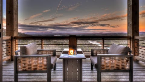 BLUESTONE House in Blue Ridge Lake