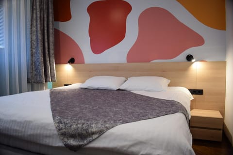 Bed, Photo of the whole room