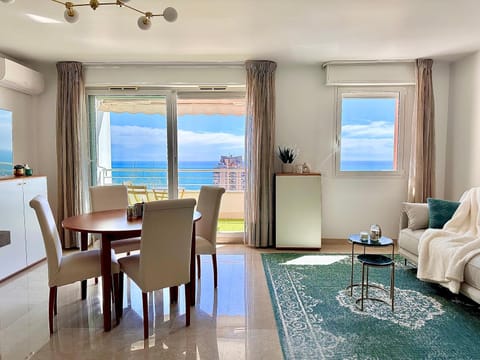 Natural landscape, View (from property/room), Balcony/Terrace, Living room, Dining area, Sea view