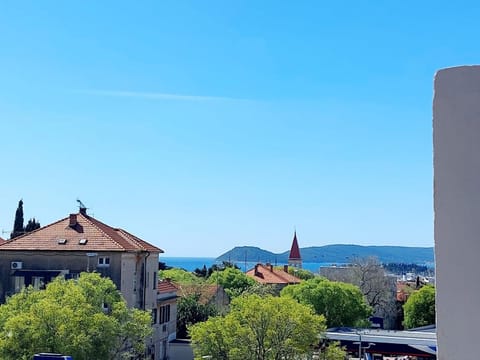 City view, Sea view