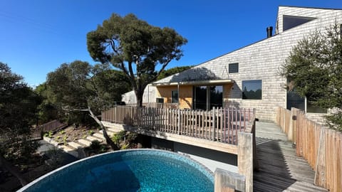 Property building, Patio, BBQ facilities, BBQ facilities, Balcony/Terrace, Balcony/Terrace, Decorative detail, Garden view, Pool view, Pool view, Swimming pool