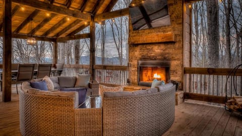 Clocking Inn House in Mineral Bluff