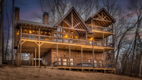Clocking Inn House in Mineral Bluff