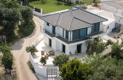 Property building, Spring, Day, Garden, Garden view
