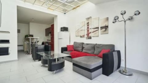 Spacieuse maison avec chambres et salle de bain privées en colocation à 10 min de Lille Bed and Breakfast in Lille