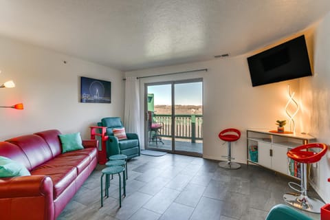 Strip View! Retreat 4 Mi to Silver Dollar City Apartment in Branson