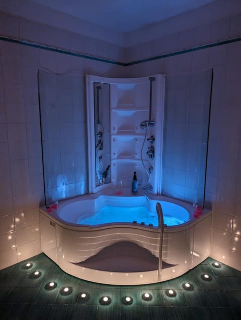 Hot Tub, Bathroom, Bath