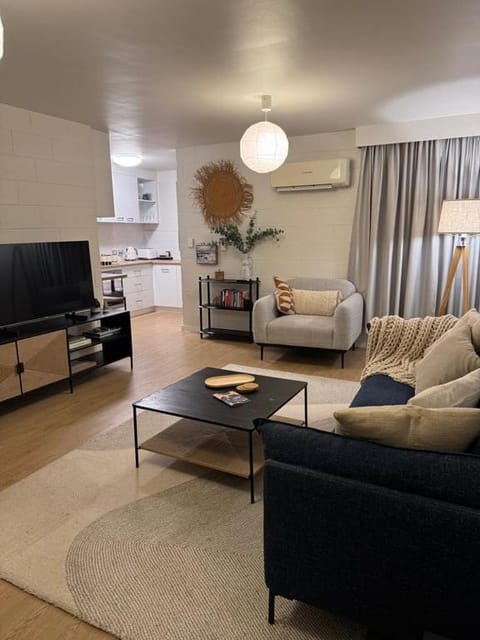 Parkside Apartment Near CBD & City Park with Parking Apartment in Launceston