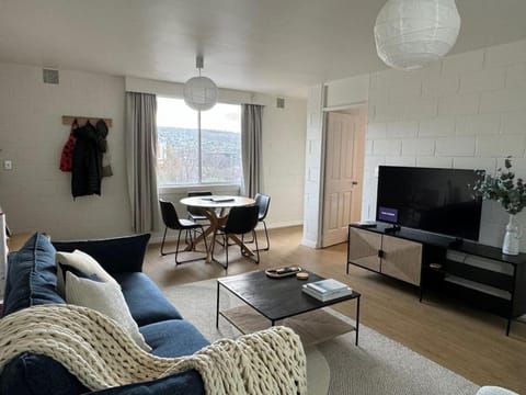 Parkside Apartment Near CBD & City Park with Parking Apartment in Launceston