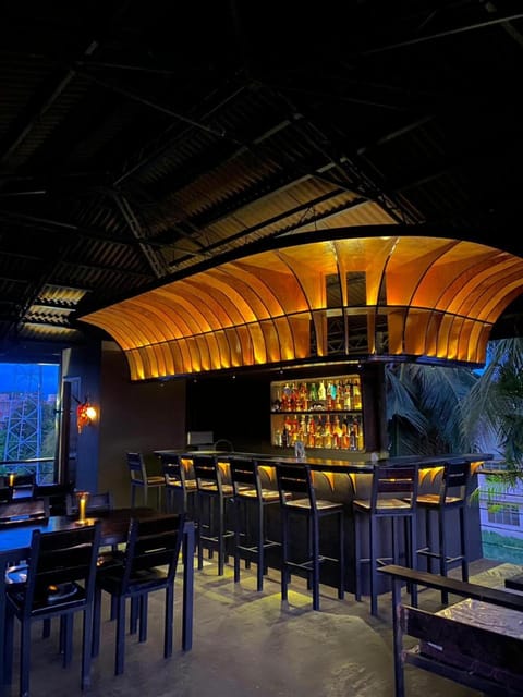 Restaurant/places to eat, Lounge or bar, Food and drinks, Drinks