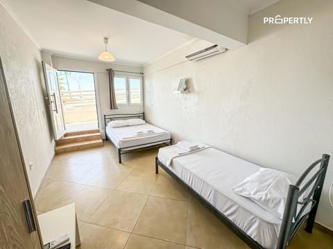 Bedroom, air conditioner